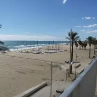 Hotel apartament turístic Cal Giró - platja en el-lloar