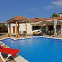 Hotel Delux Villa in Vilacolum with Swimming Pool en palau-de-santa-eulalia