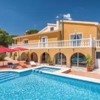 Hotel Four-Bedroom Holiday Home in Torremanzanas en torremanzanas